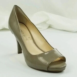 Franco Sarto 8.5M Action Tan/Sand Women's Patent Leather Open Toe Slip On Pumps